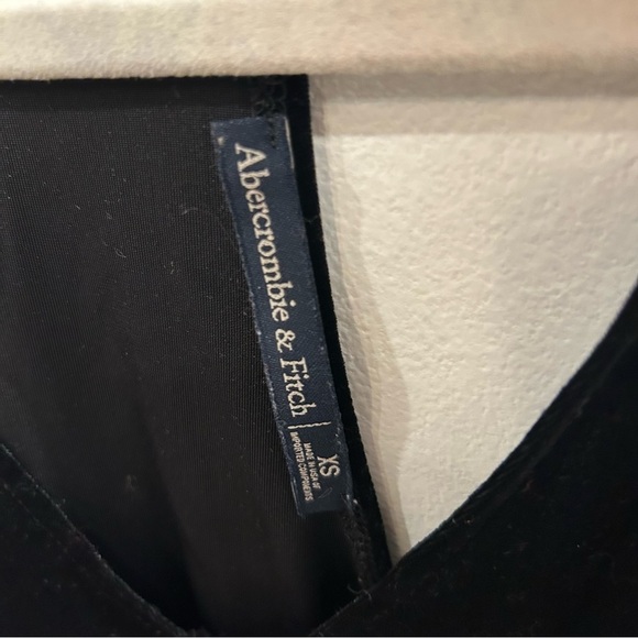 Cute Black Abercrombie & Fitch velvet Top - Picture 2 of 4